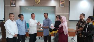 FST UIN Bandung Gandeng Lazis Darul Hikam Produksi Hand Sanitizer