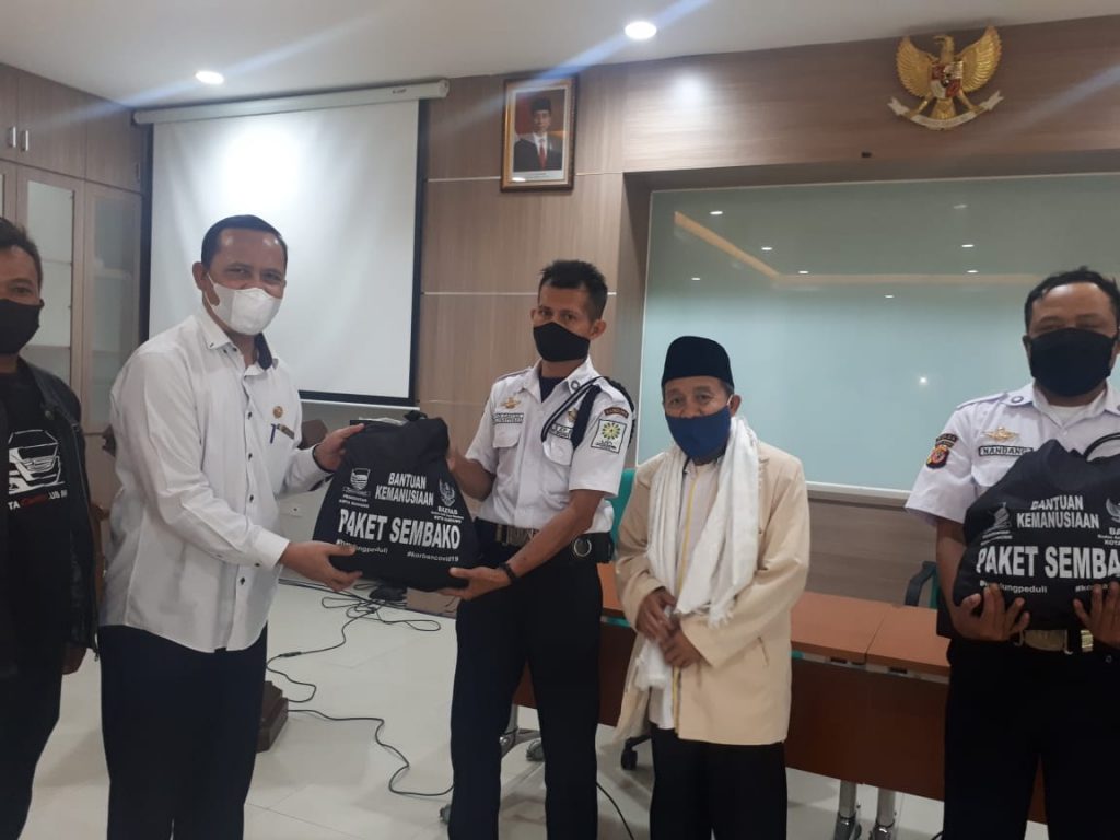 UIN SGD dan Baznas Kota Bandung Peduli Masyarakat Sekitar Terdampak Covid-19