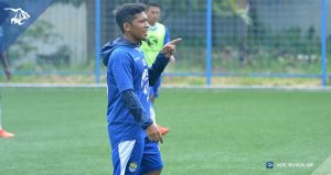 Mantan punggawa Persib Bandung, Eka Ramdani, saat ini masuk dalam staf pelatih SSB POR UNI Bandung U-11, (Foto: Simamaung.com).