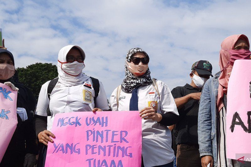 Demo Tolak PPDB 2020: Gubernur hingga DPR tak Tanggapi Aksi, Orang Tua Siswa Ngadu ke Presiden Jokowi