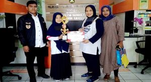 Siswi MTs Al Wasilah Lilhasanah Sukabumi Juara Lomba Mural Tingkat Wilayah