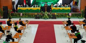 Rektor UIN Bandung, Prof. Mahmud, melantik 7329 mahasiswa baru angkatan 2020/2021 secara daring, Rabu (23/09/2020), (Foto: Humas UIN Bandung).