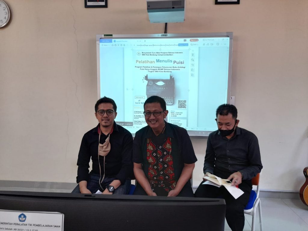 MGMP Bahasa Indonesia SMA Kota Bandung Gelar Pelatihan Menulis Puisi