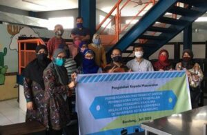 LPPM Unisba Gelar Pelatihan Aplikasi E-Commerce, Sasar PKL di Tamansari Bandung