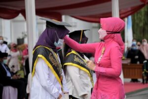 2.700 Lulusan Sekoper Cinta Diwisuda, Atalia Ridwan Kamil: Bawa Perubahan