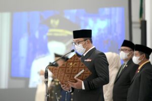 Gubernur Jabar Ridwan Kamil Lantik Dua Kepala Daerah